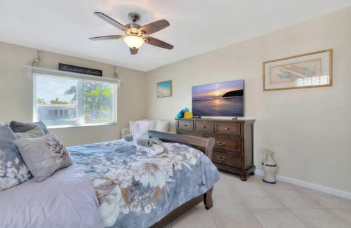 Deerfield Beach House | Casa by The Cove 3 bedroom 2 bath plus Office Intracoastal Front with Heated Pool and Spa