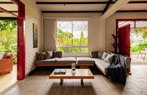 Alegrias House | Casa cafetera en Pereira con Jacuzzi y 5 habitaciones