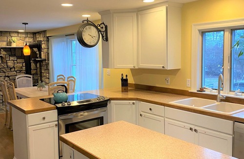 Saunderstown House | Casa Calypso-10 minutes to Newport and Narragansett. Walk to beach!