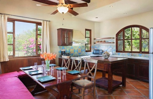 Playa Colorado House | Casa Cantamar: Inviting outdoor space right on the sand
