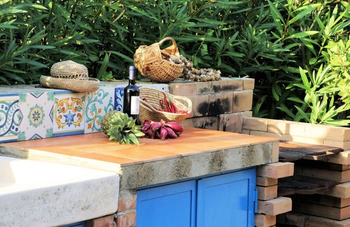 Ricadi House | Casa Capri, for 4 people with shared swimming pool and access to the beach