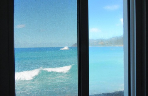 West End Villa | CASA CARIBE SEA LEVEL OCEANFRONT VILLA, Air Conditioning, Beautiful Views!