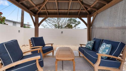 Isabela House | Casa Catalina a Modern Family Retreat in Isabela 3BR Home with Jacuzzi