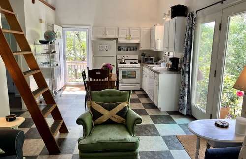 Edgartown House | Casa Chica is a charming cottage, nestled in the woods. Think beach or R & R!