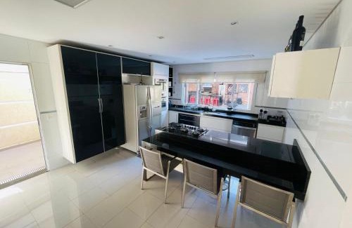 Sao Paulo House | Casa com Piscina a 5 minutos Marginal tiete