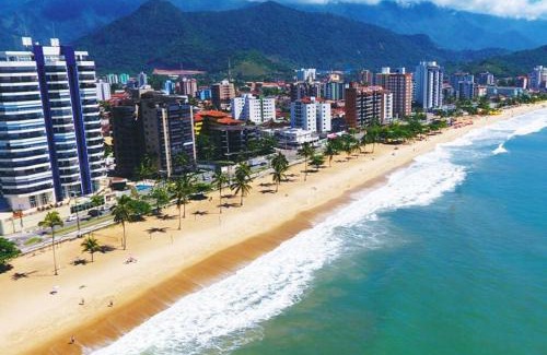 Caraguatatuba House | Casa com quintal e churrasqueira a 5min da praia