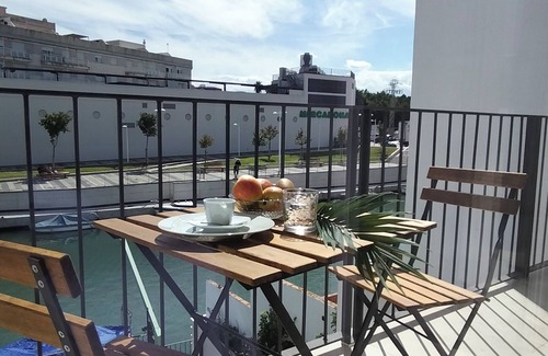 Grao de Gandia House | Casa con embarcadero, ideal para familias.