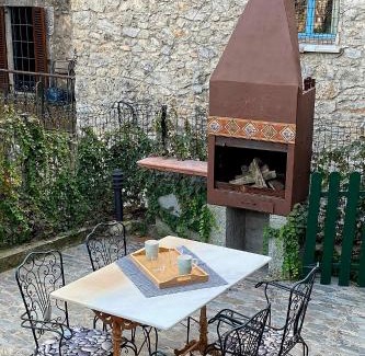 Celra House | casa con encanto en el bosque y a 10 min de Girona