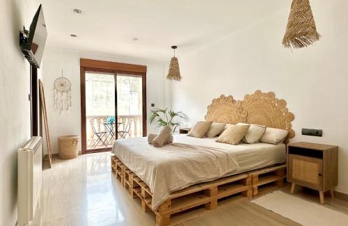 Corbera House | Casa con jacuzzi y piscina con vistas al castillo