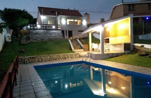 Villa Parque Siquiman House | Casa con piscina vista al lago montañas-Sierras de Córdoba