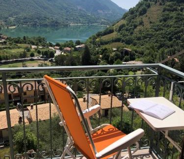 Castel di Tora House | Casa con terrazzo vista Lago - LAKEHOLIDAY