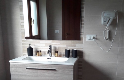 Robella House | Casa con tre Stanze, Cucina e Ampio Terrazzo a 30 km da Casale-asti-chivasso