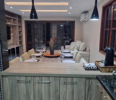 Camboinhas House | Casa Cond Ocean House Camboinhas Pé na Areia 4qts