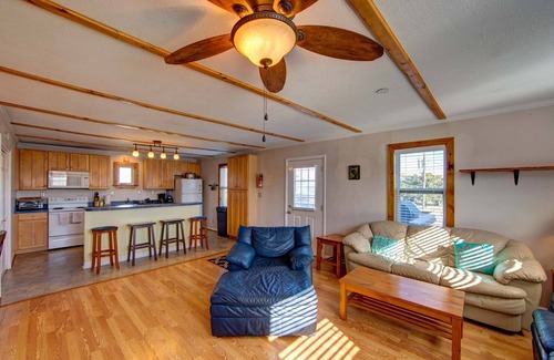 Avon House | Casa Creekside w/hot tub and bikes!