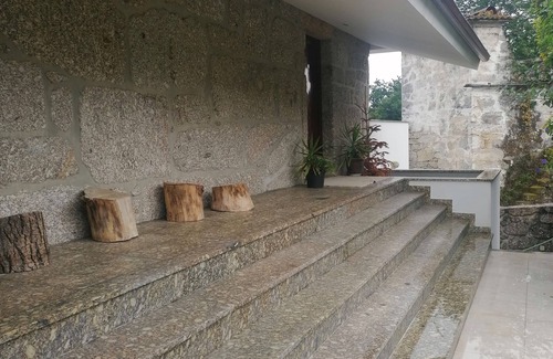 Bouro House | CASA DA ADEGA nInserida em pequena aldeia pacata em terras de Bouro, GERÊS