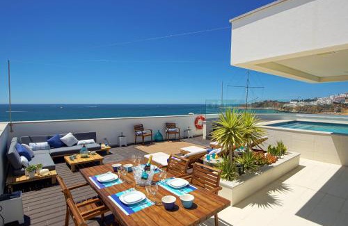 Calicos Villa | Casa da Bandeira -Perfect Location-Beach front- Rooftop Pool by DreamvillasAlbufeira