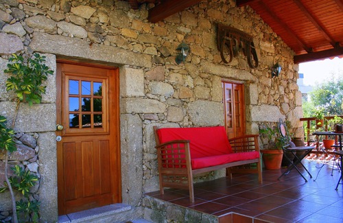Caldelas House | Casa da Rocha Casa de Estilo Rural Situada na Vila de Termas de Caldelas