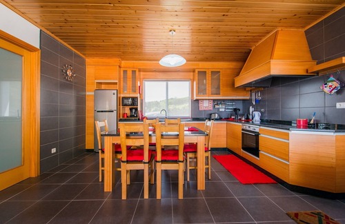 Calheta de Nesquim Apartment | Casa da Vigia 2 bedroom apartment for 4 people in Calheta de Nesquim