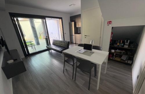 Dalmine House | Casa Darcellas trilocale in a4 con giardino