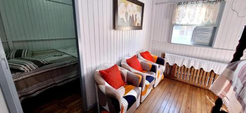 Torres House | CASA de 2 quartos com 2 ares-condicionados em TORRES-RS - Na mais bela praia Gaúcha - Cozinha - Banheiro - TV smart 32 e Wi-Fi - Estacionamento - Anfitriã Superhost no BnB