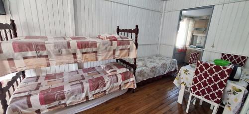 Torres House | CASA de 2 quartos com 2 ares-condicionados em TORRES-RS - Na mais bela praia Gaúcha - Cozinha - Banheiro - TV smart 32 e Wi-Fi - Estacionamento - Anfitriã Superhost no BnB