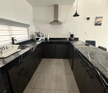 Montecarlo Apartment | Casa de 2 Recámaras con Alberca cerca de Plazas Altabrisa