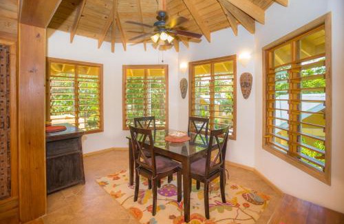 Sandy Bay House | Casa de Admirada Home