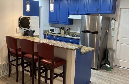 North San Antonio - SAT House | CASA De COLORES - Fiesta Texas - SATX Airport- 1 ROOM /SHARED HOME
