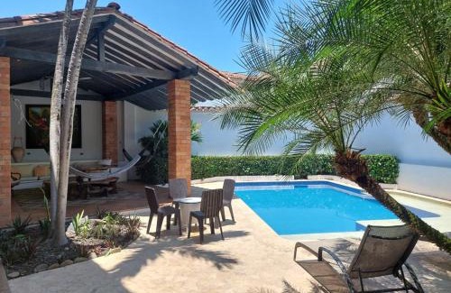 Quebrada Guadalejo House | Casa de descanso con piscina y jacuzzi en Cauca viejo