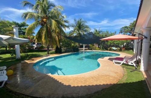 El Hawaii House | Casa de Descanso en Monterrico