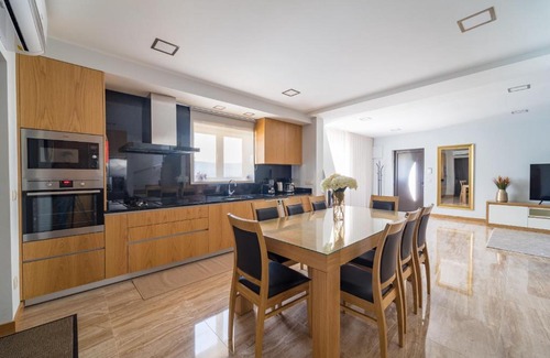 Barcelos House | Casa de Eiró by House and People