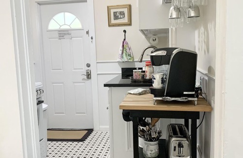 St. Augustine Apartment | Casa de Flora B- Relaxed Elegance in historic St Augustine 🚭