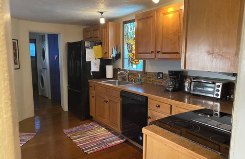 Taos House | Casa De Flores: Charming Restored Adobe on Historic Ledoux