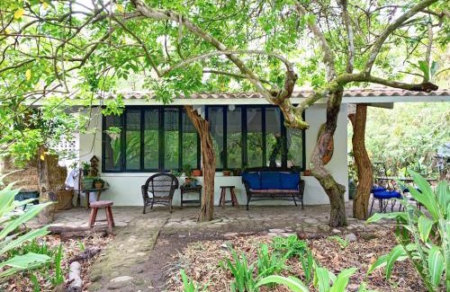 El Valle de Anton House | Casa de Huéspedes Privada, piscina con agua termal