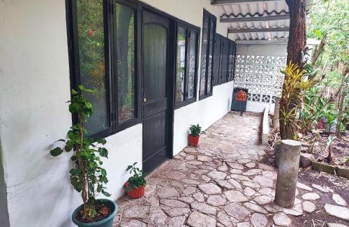 El Valle de Anton House | Casa de Huéspedes Privada, piscina con agua termal