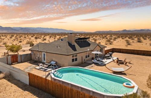 Joshua Tree House | Casa De Kota by AvantStay Pool Firepit Games Secluded Chic
