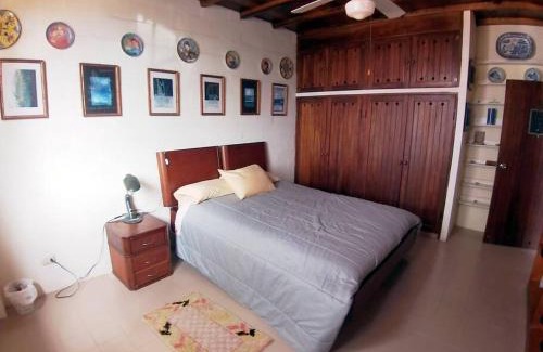 Punta Blanca House | Casa de la colina