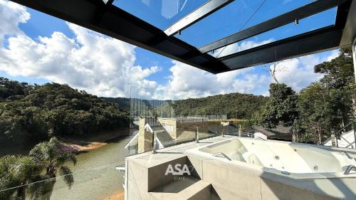 Rio dos Cedros House | Casa de luxo | Beira do lago | Spa | acesso a água