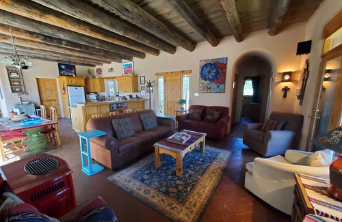 El Prado House | Casa De Luz 1.3 Acre Privacy Fenced/Gated Mountain Views Spa & Fiber Optic WiFi