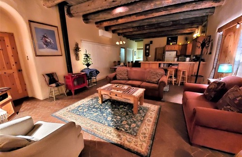 El Prado House | Casa De Luz 1.3 Acre Privacy Fenced/Gated Mountain Views Spa & Fiber Optic WiFi