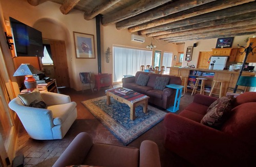 El Prado House | Casa De Luz 1.3 Acre Privacy Fenced/Gated Mountain Views Spa & Fiber Optic WiFi