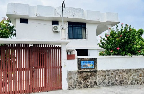 Bahia de la Academia House | Casa de Pablo Guest House - 15 walk to the beach!