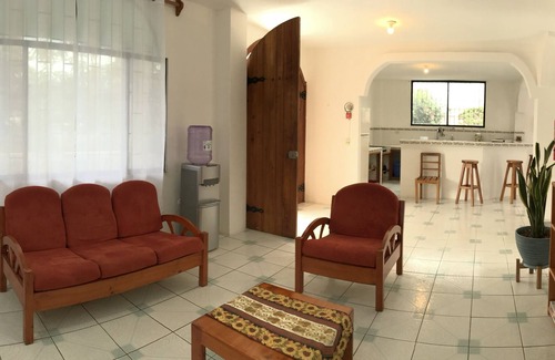 Bahia de la Academia House | Casa de Pablo Guest House - 15 walk to the beach!