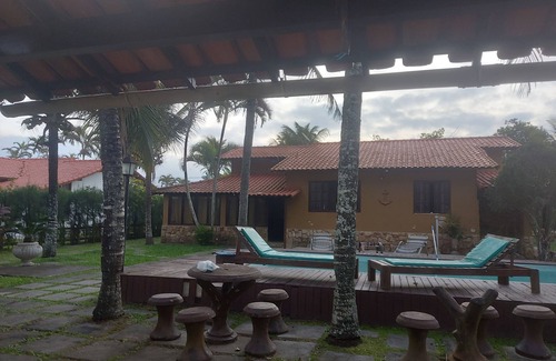 Unamar Villa | Casa de Praia Aconchegante,piscina e Muito Verde! Ideal Para Família!