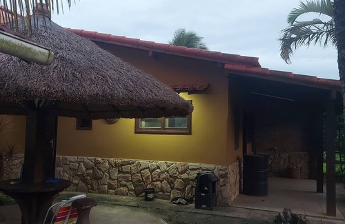 Unamar Villa | Casa de Praia Aconchegante,piscina e Muito Verde! Ideal Para Família!