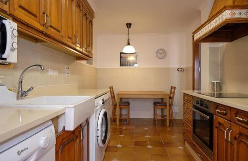Distrito Rural Este House | Casa de pueblo adosada, en la zona rural de Gijón.