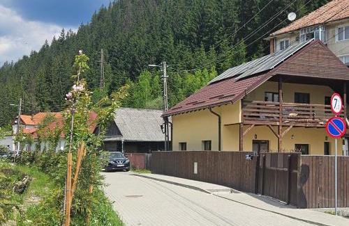Balan House | Casa de sub Hășmaș