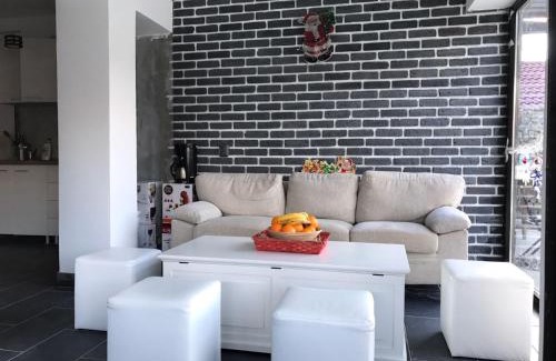 Baia de Fier House | Casa De Sub Piatra