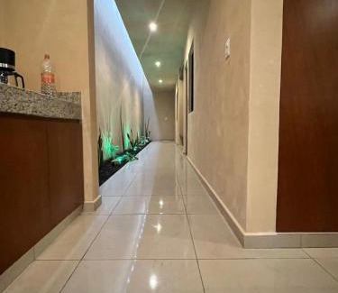 Conkal House | casa de una planta con alberca