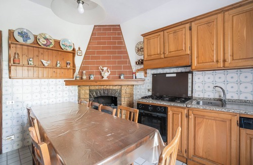 Luni Villa | 'Casa degli Zii Appartamento Letizia' with Garden & Wi-Fi